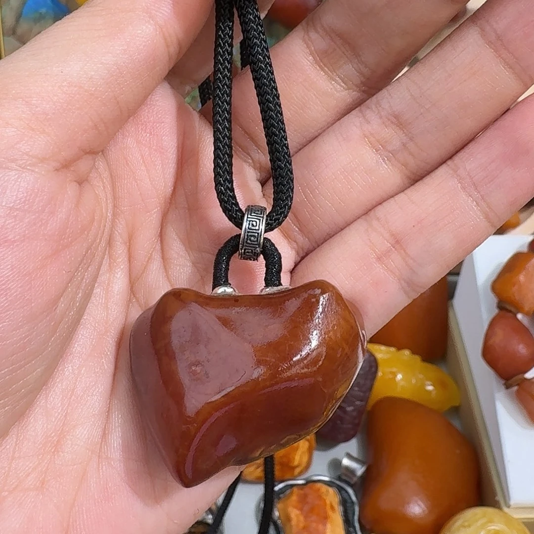 如***…未镶嵌琥珀裸石我