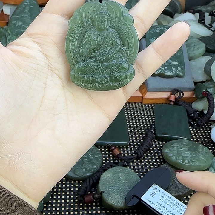 和田玉未镶嵌颈饰