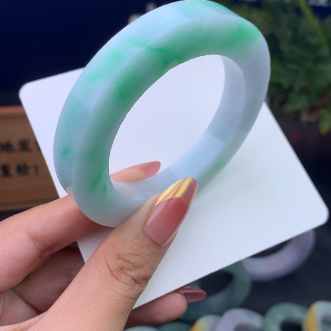 定制翡翠手镯未镶嵌白底青