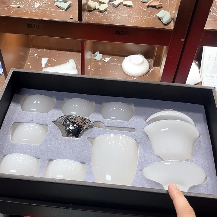 孤品茶具套装等。