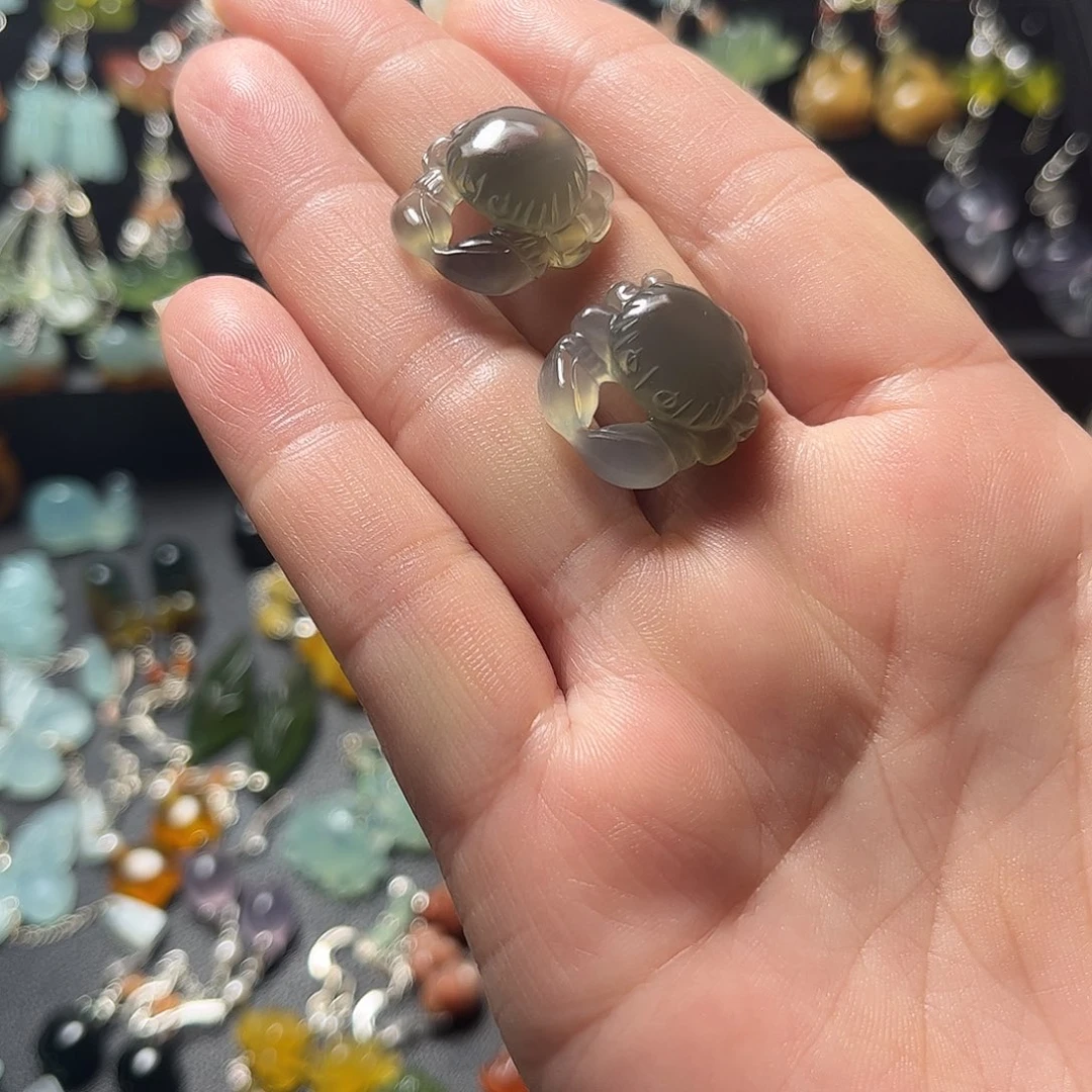 黛****蛇纹石玉未镶嵌耳饰