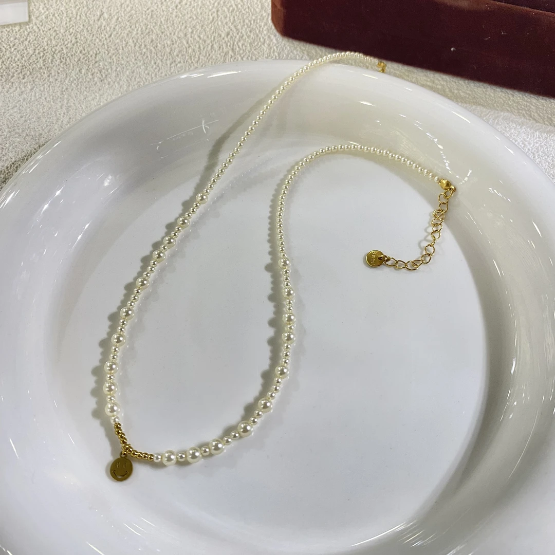 钛钢项链 奶油隔晶笑脸项链 8256