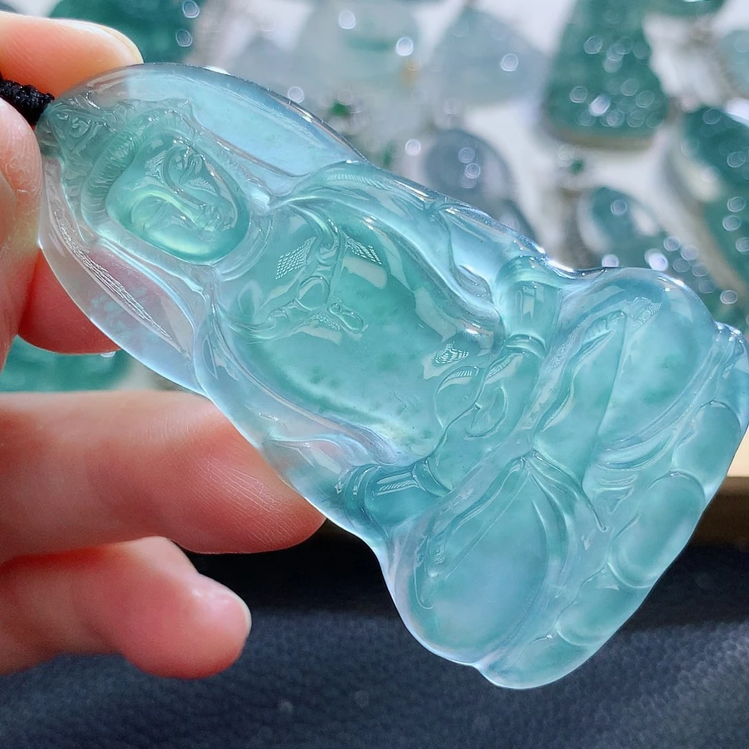 翡翠挂件未镶嵌翡翠