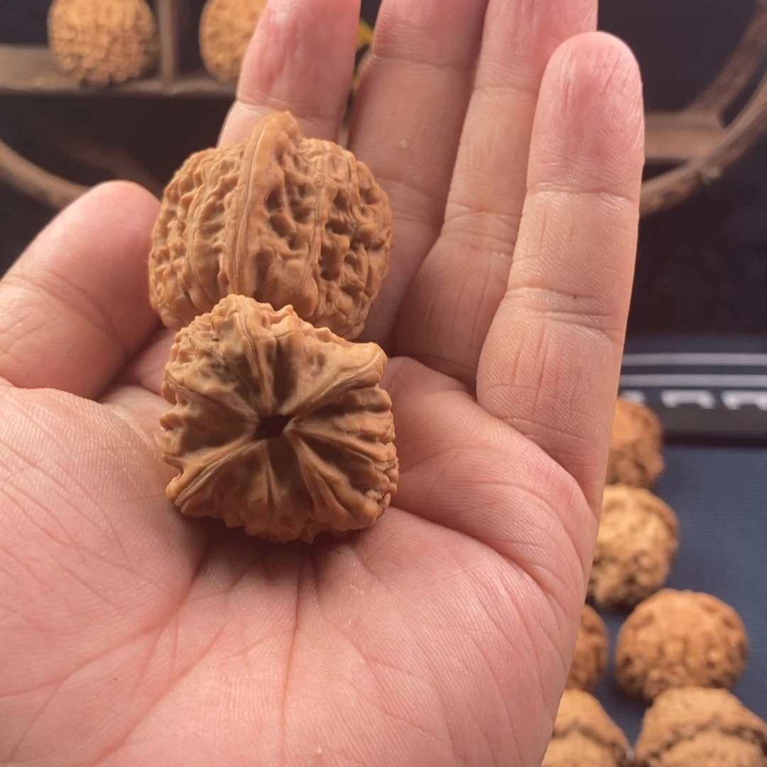 文玩核桃把件当*赤龙鸡心全品