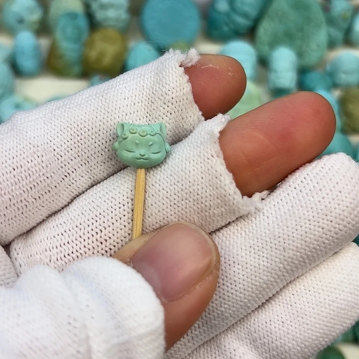 绿松石未镶嵌挂件