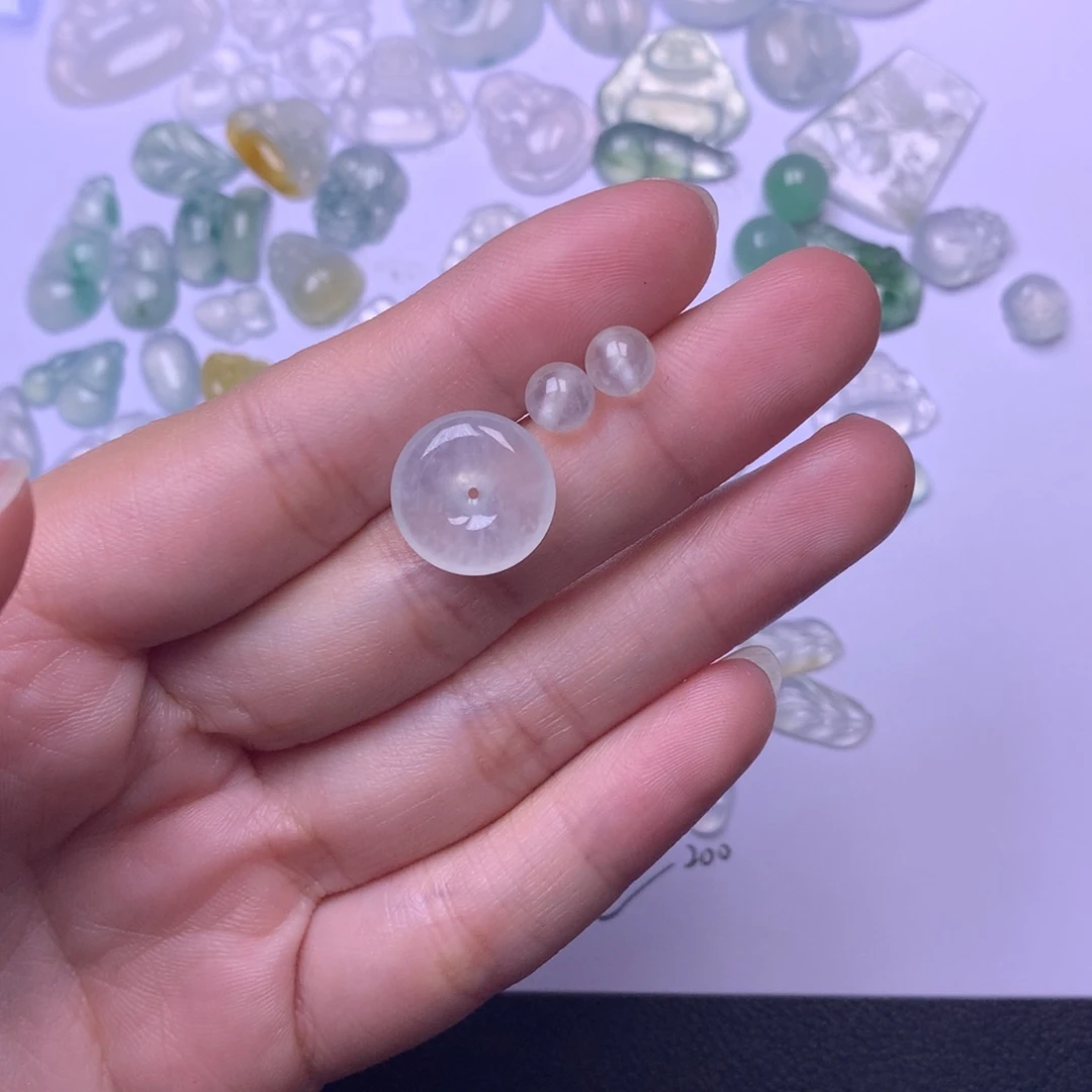 翡翠挂件未镶嵌枫翡翠