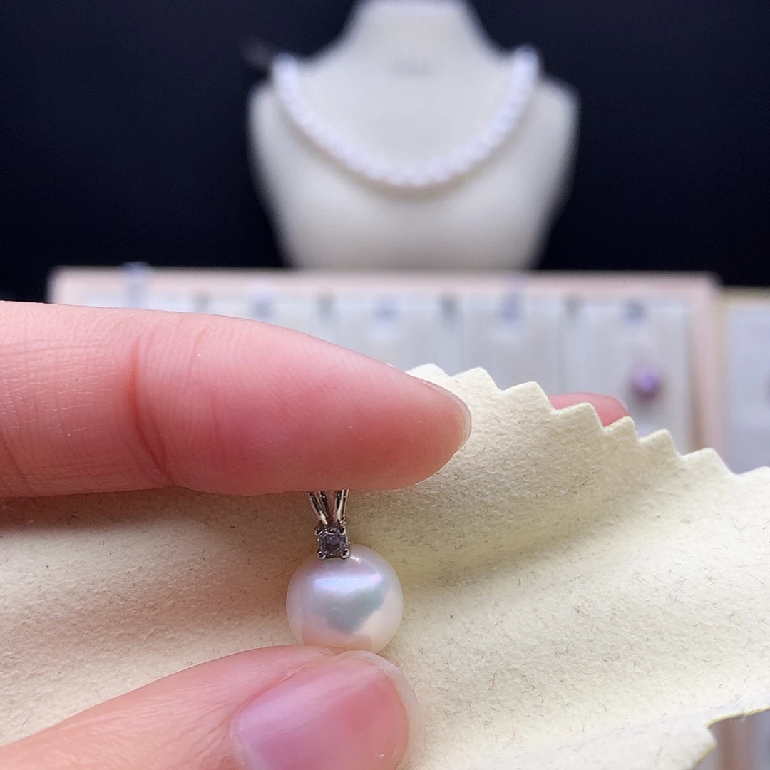 夕***颜未镶嵌淡水珍珠颈饰