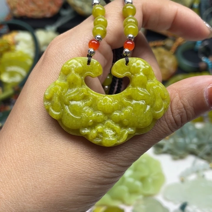 蛇纹石玉未镶嵌颈饰