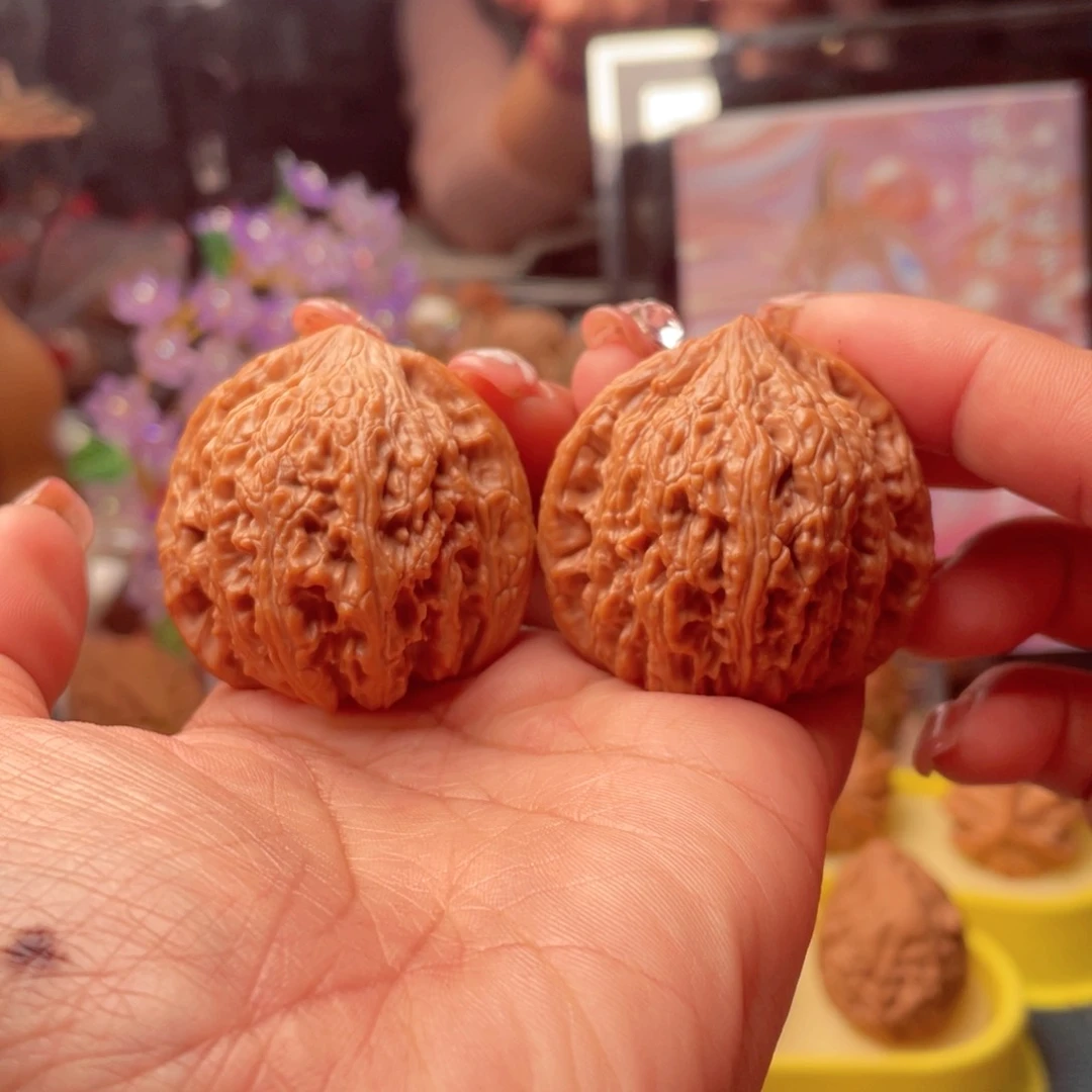 【闪购商品】文玩核桃把件毒*绣球