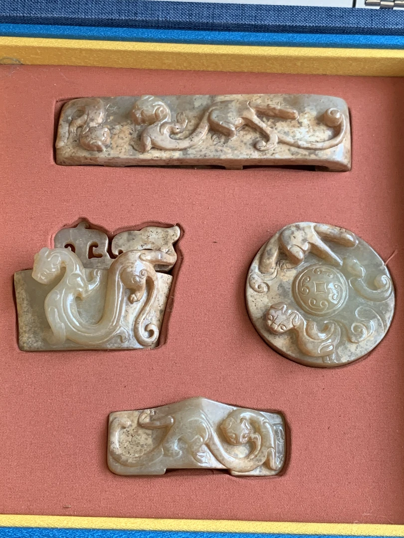 螭龙剑饰珍贵收藏