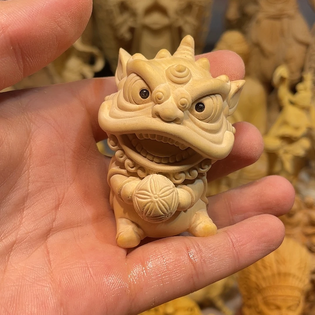 黄杨木小瑕疵醒狮戏球