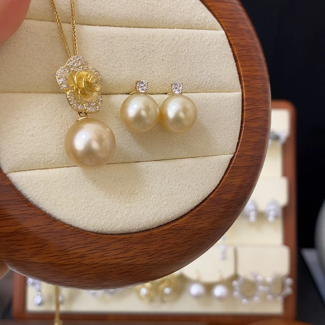 海水珍珠18K金镶嵌耳饰