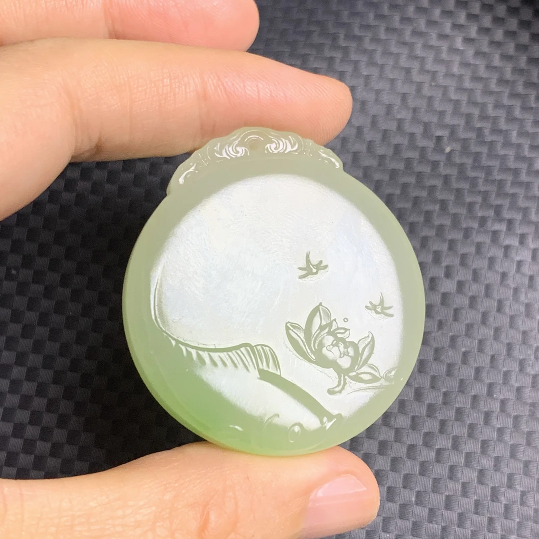 和田玉翠青冰底荷花鱼圆牌吊坠