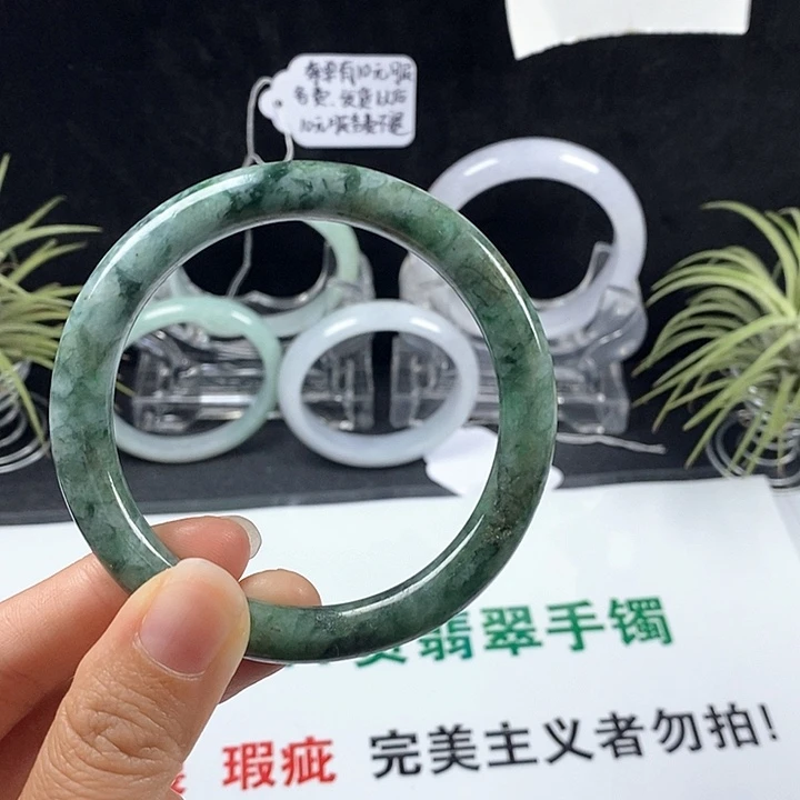 翡翠未镶嵌手镯31号。 56.2圈