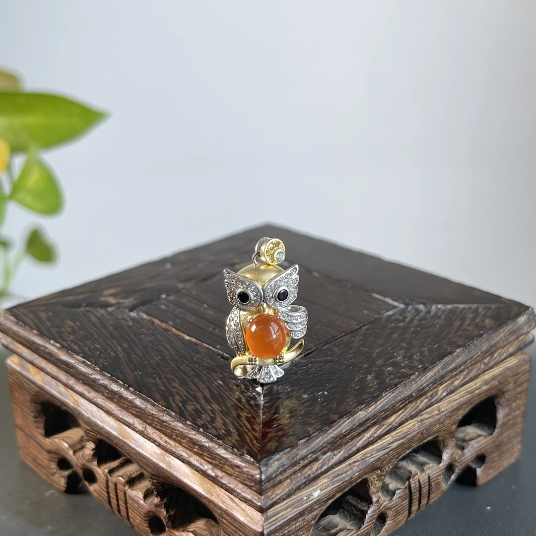 JCW30-09  南红-S925银镶吊坠