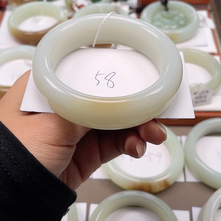 未镶嵌手镯和田玉