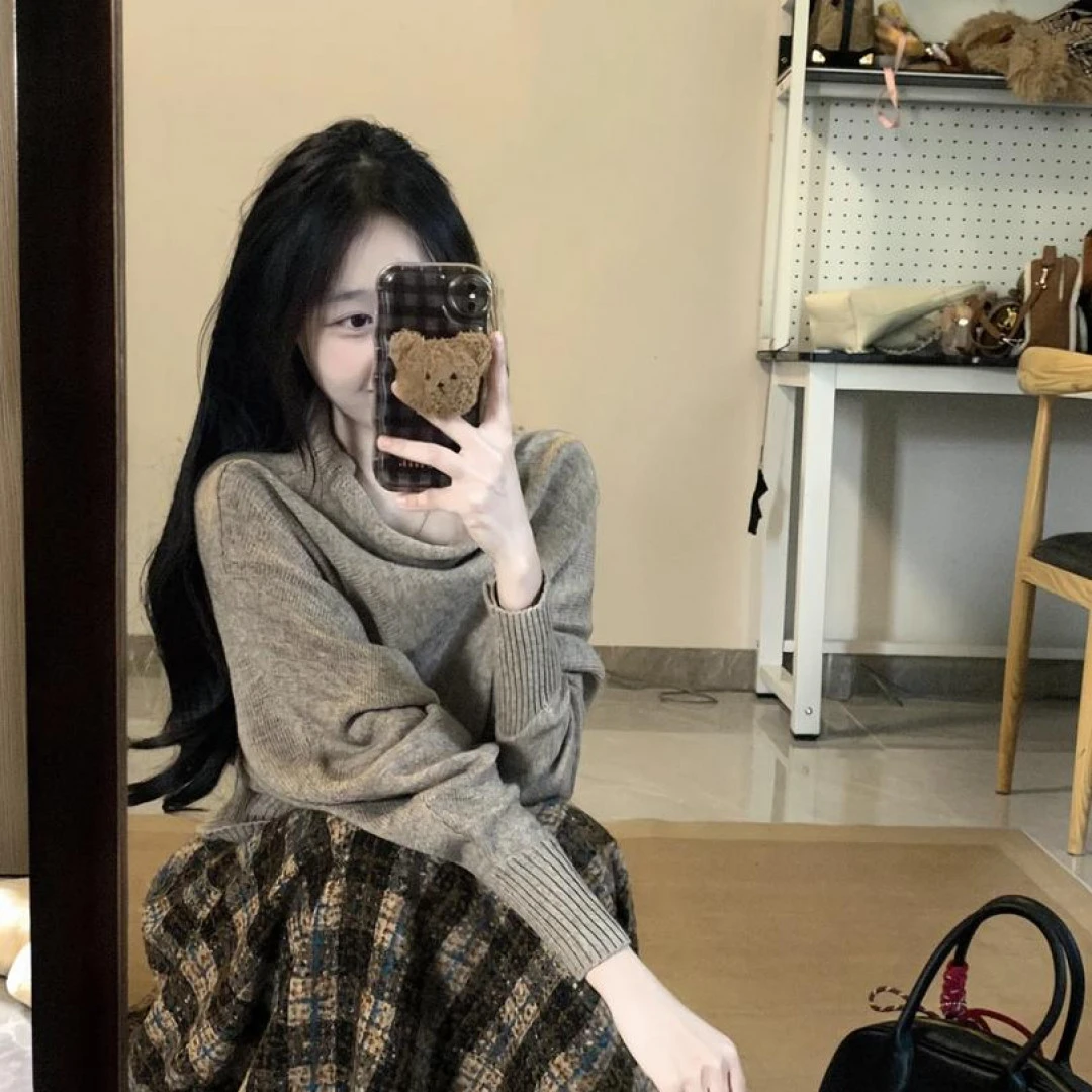 2025秋冬新款高级感复古针织套头毛衣女搭配格子半身裙显瘦两件套