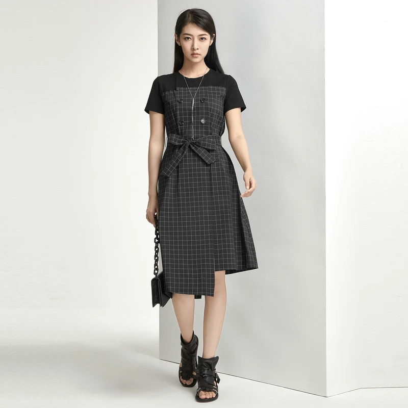 sdeer圣迪奥女装时尚圆领撞色格纹收腰不规则短袖连衣裙S21261252