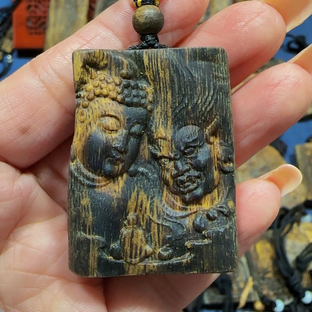 吊坠沉香海南白奇糖结老料雕刻一念之间带绳11.8克