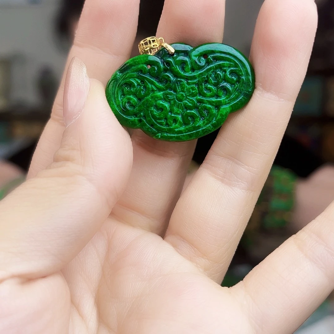 翡翠18K金镶嵌颈饰多样性