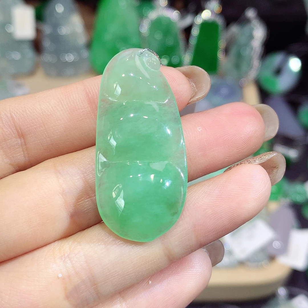 翡翠未镶嵌颈饰豆