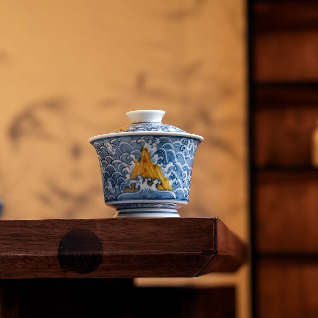 【景德镇瓷器】清玉堂手绘青花釉里金江崖海水马蹄盖碗jd962