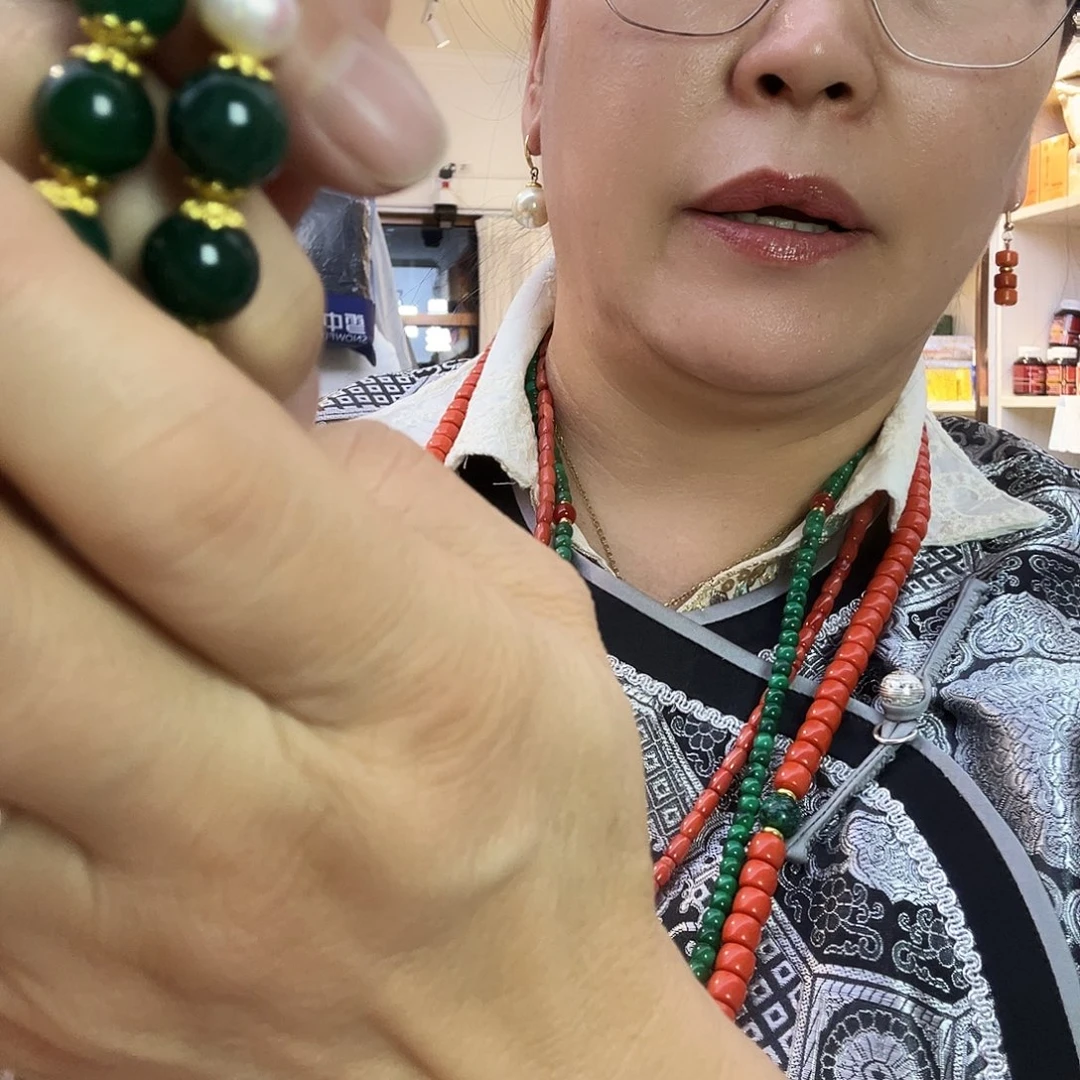 小绿色的手链啊哈哈