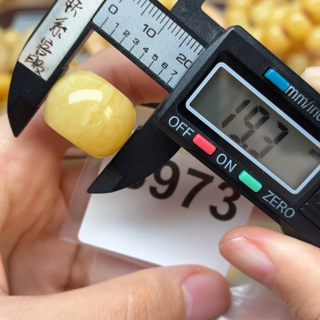 浮***华琥珀未镶嵌裸石蜜蜡微瑕