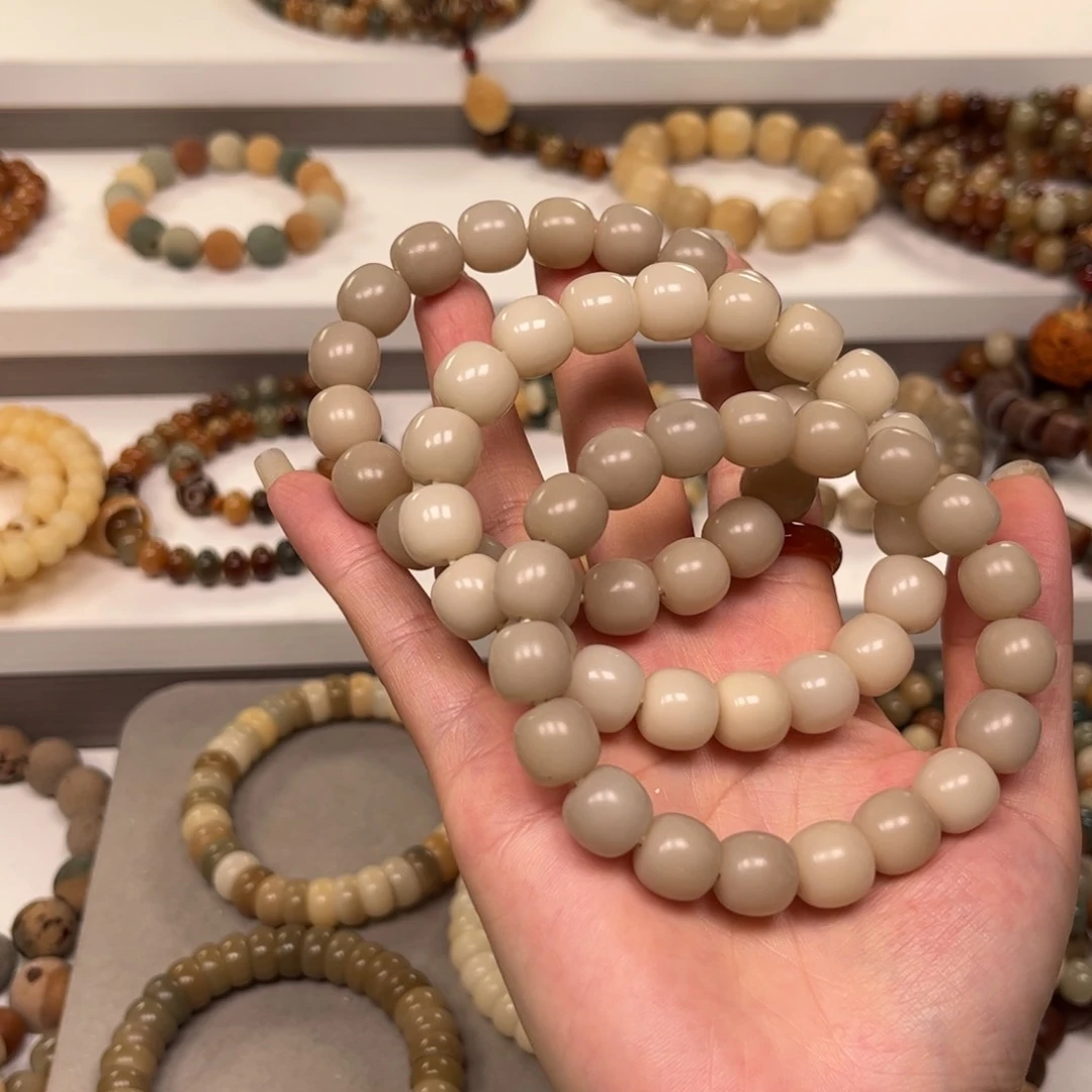 白玉菩提吊坠奶灰手串一条