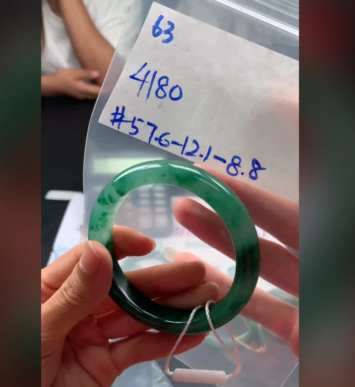 ~天然非洲翠~石英质玉手镯 下单联系小耳机#63
