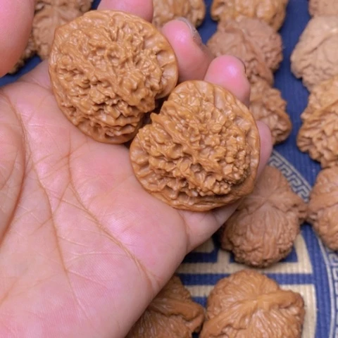 【闪购商品】文玩核桃吊坠～****～满天星40