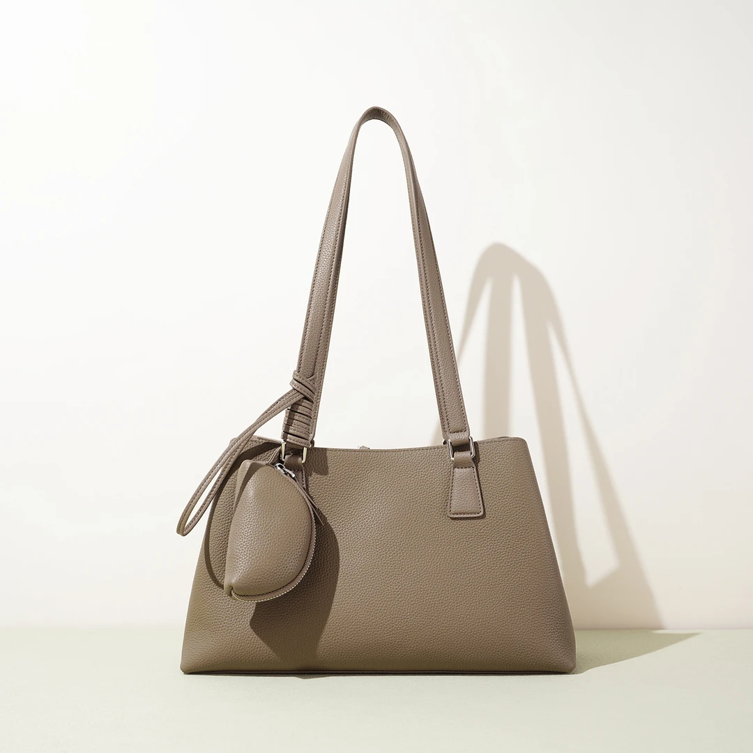 A015秋冬新款时尚手提包真皮大容量潮流大气女士斜挎通勤女包