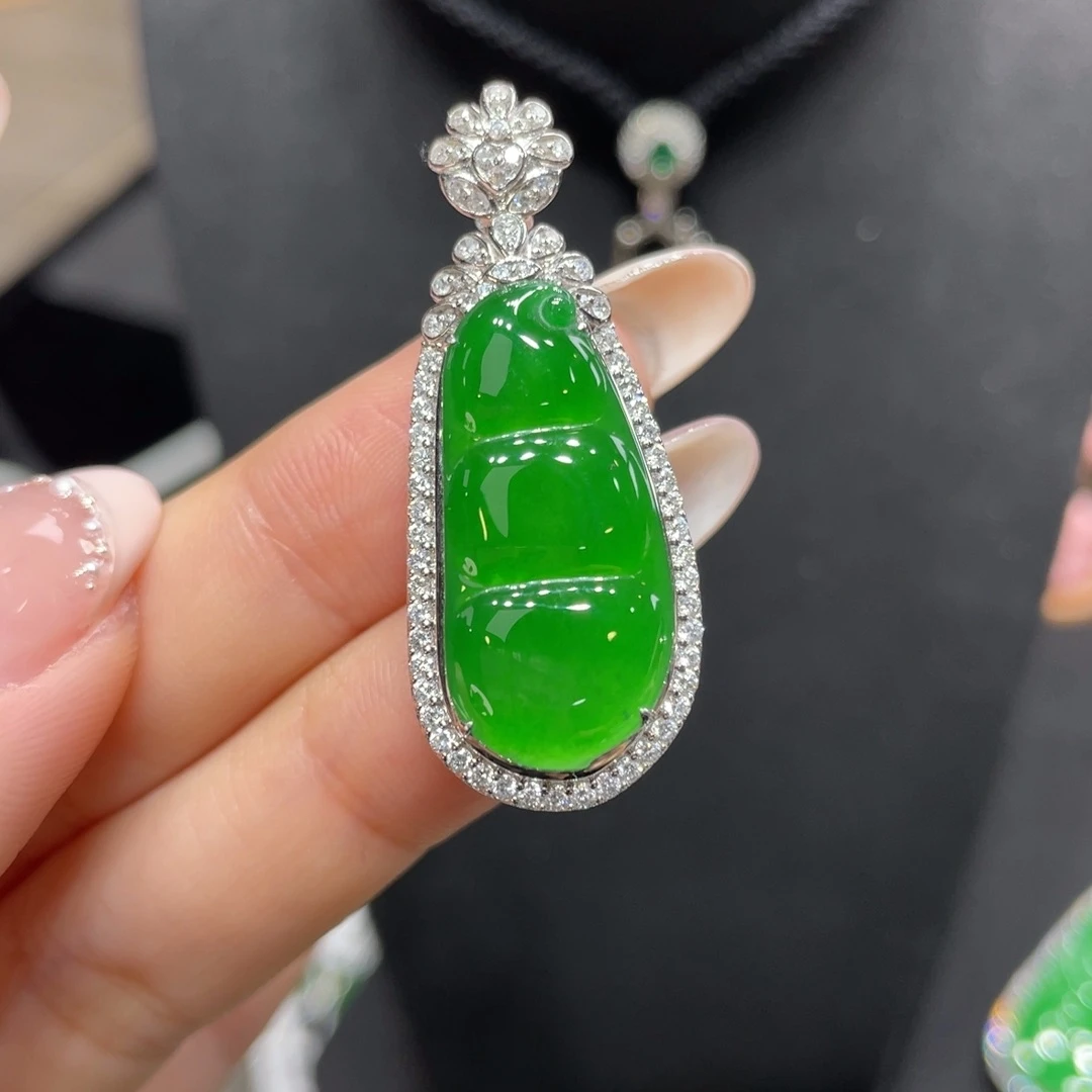 翡翠颈饰18K金镶嵌天然缅甸翡翠a货