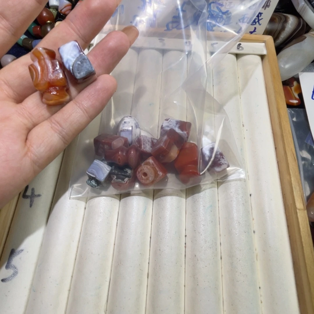 额***尔玛瑙/玉髓未镶嵌珠宝半成品