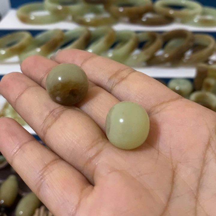 和田玉颈饰未镶嵌蝈*