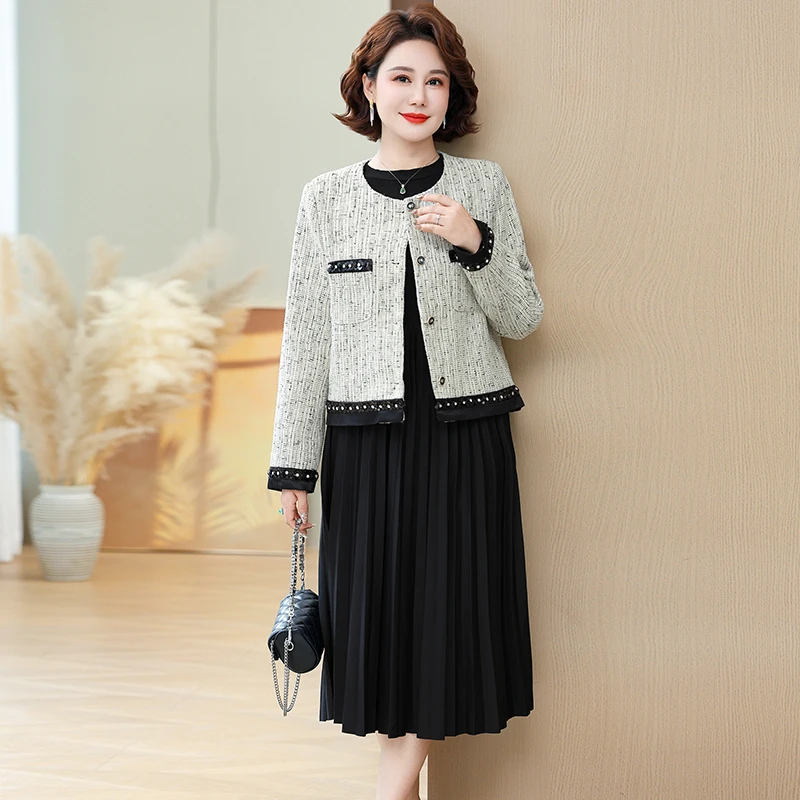 50多岁妈妈秋装2025新款连衣裙套装中老年女装春秋小香风外套裙子