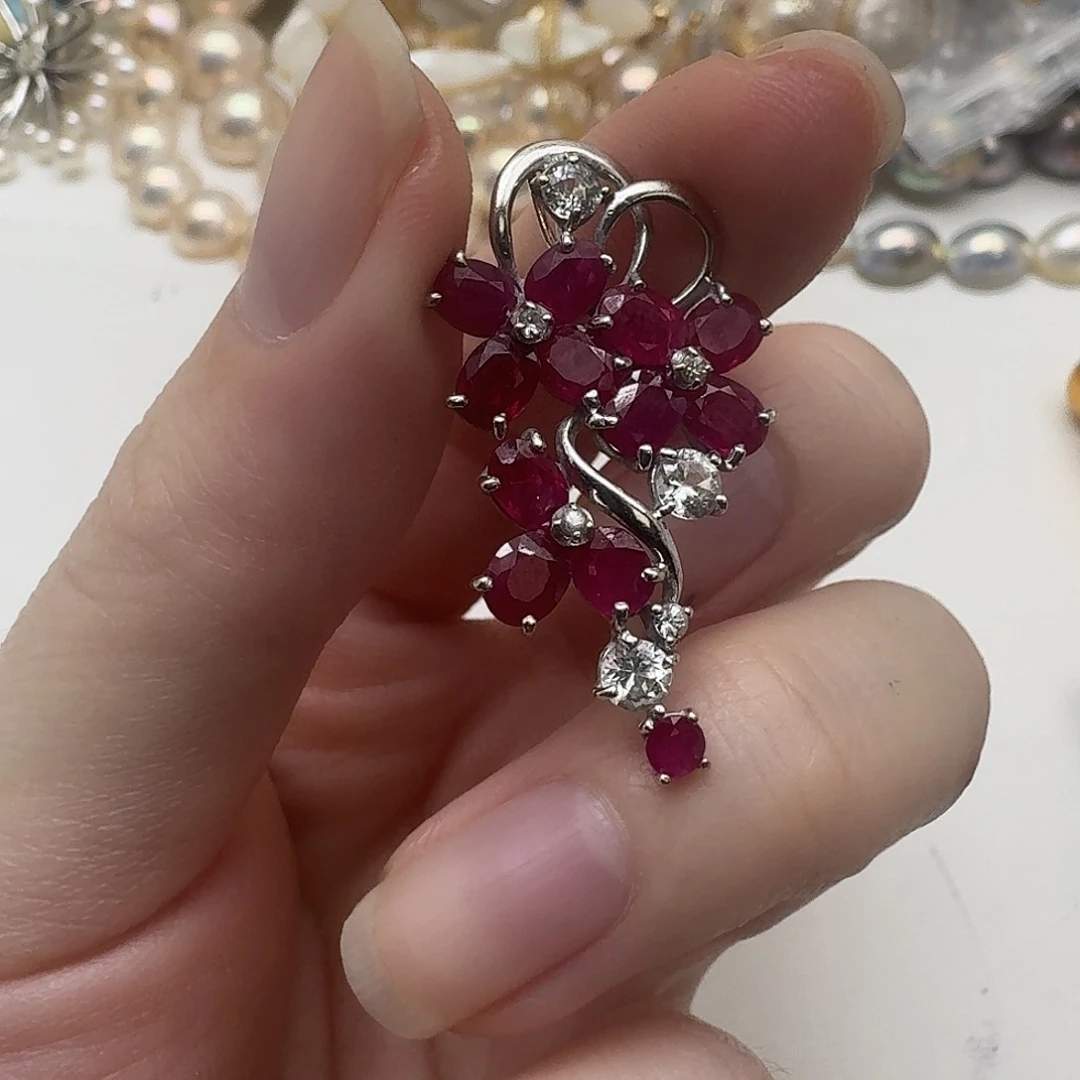 未镶嵌颈饰红宝石