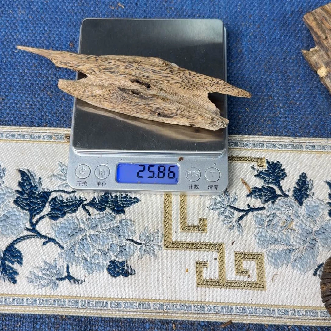 沉香碎屑沉香奇楠淳化虫漏块料25.8克