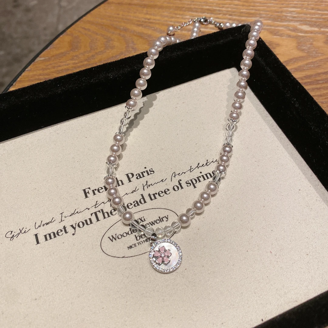 铜合金仿珍珠项链 时髦花朵曼塔玫瑰施家珍珠项链高级轻奢锁骨链