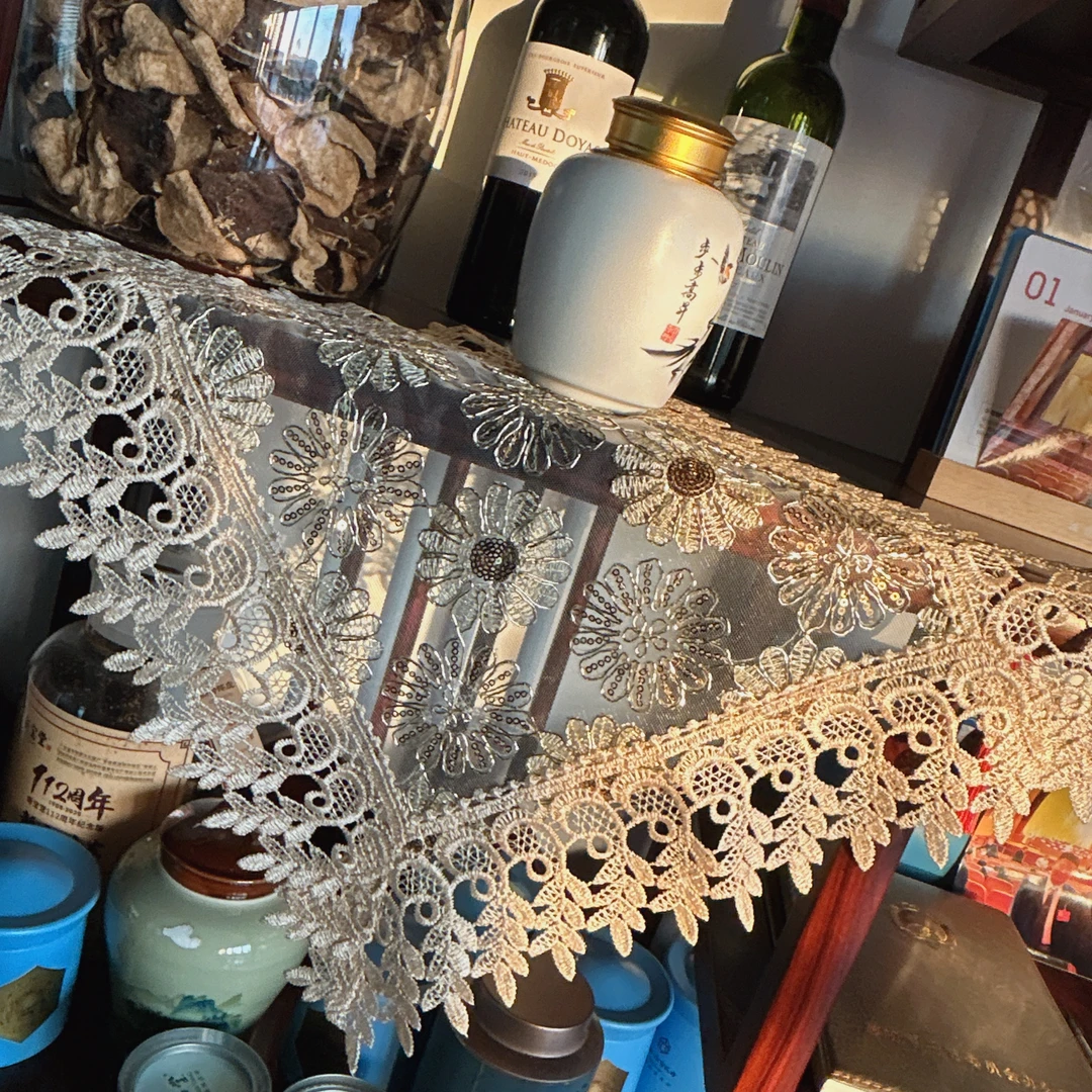 DY016-1-1 丝光线（40cm方）米色满工刺绣水溶花边盖巾