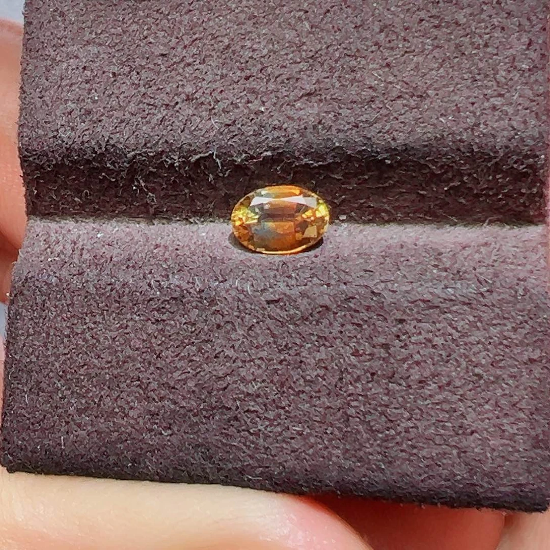 蓝宝石裸石未镶嵌云*0.67克拉天然三色蓝宝石斯里兰卡