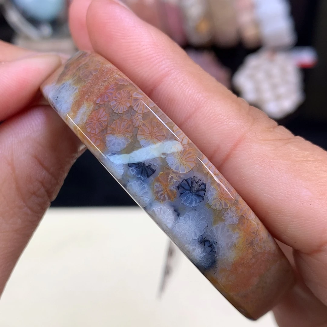 【闪购商品】颈饰未镶嵌硅化珊瑚（珊瑚玉）37号俏蓝蕾丝55圈