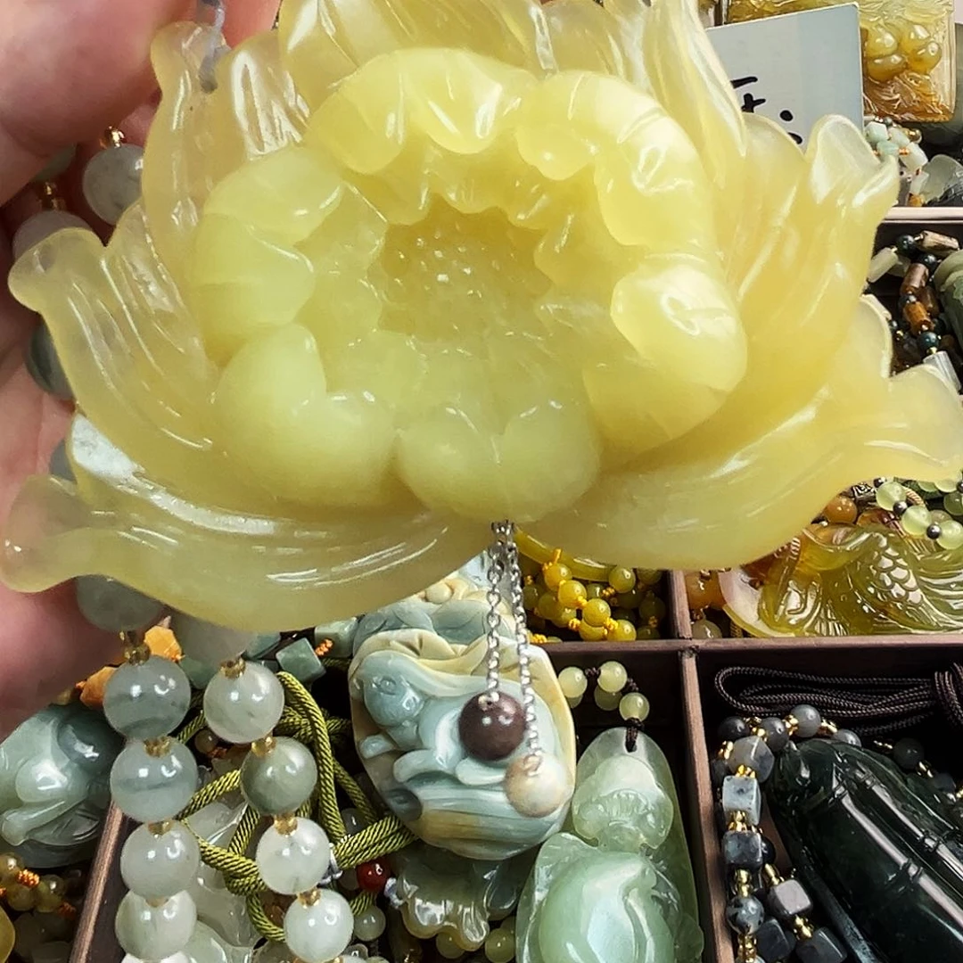 蛇纹石玉颈饰未镶嵌