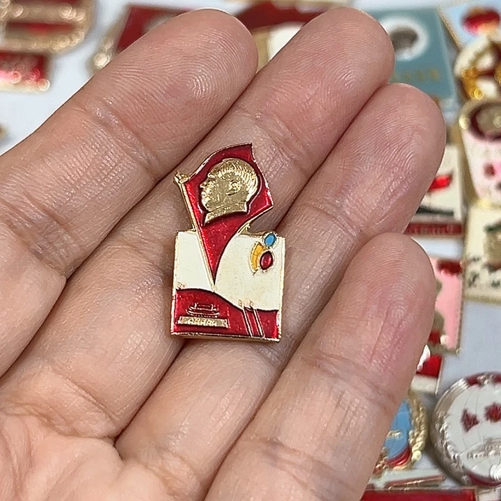 木***.其他普通金属纪念章