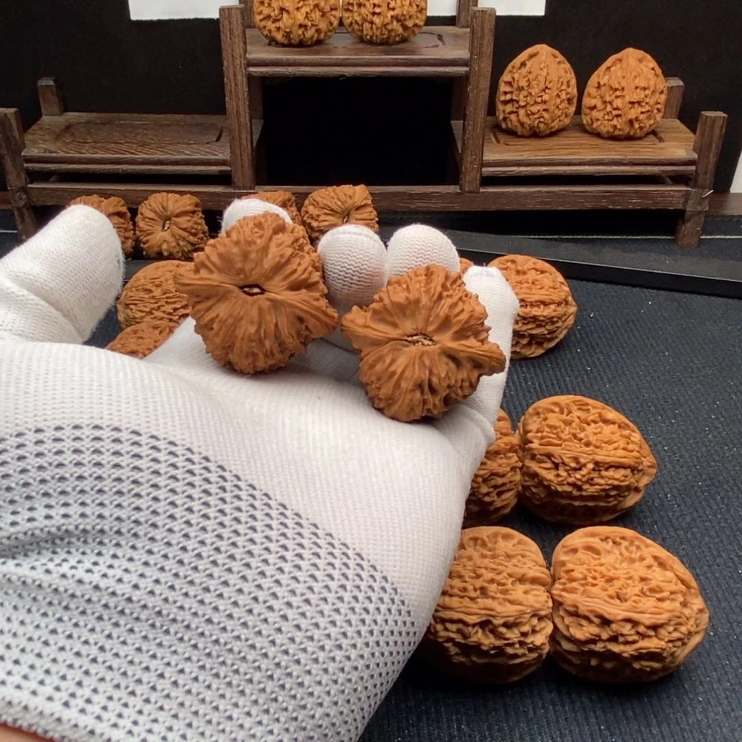 张***张文玩核桃吊坠编号333