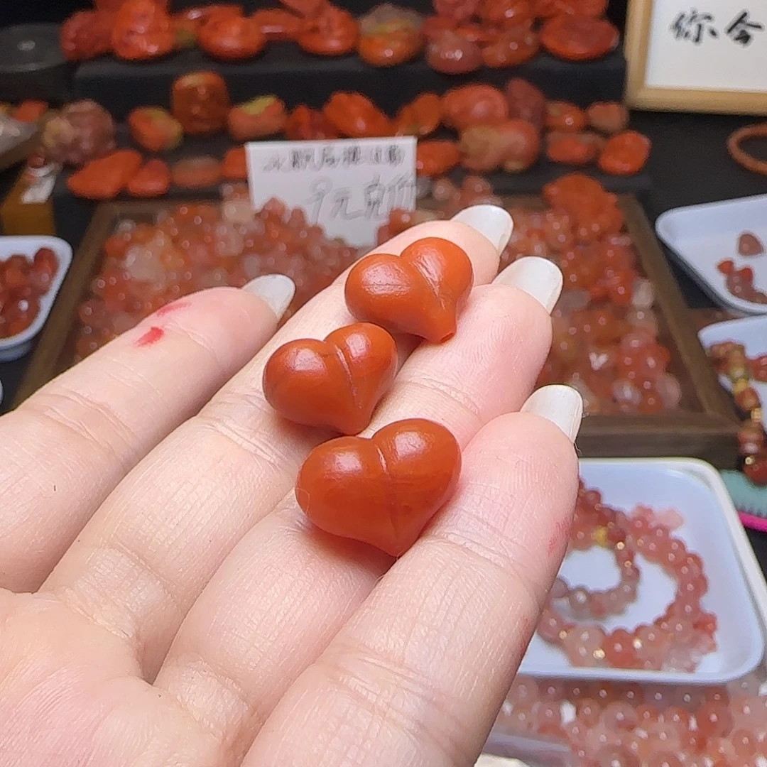 吾***人南红玛瑙未镶嵌颈饰