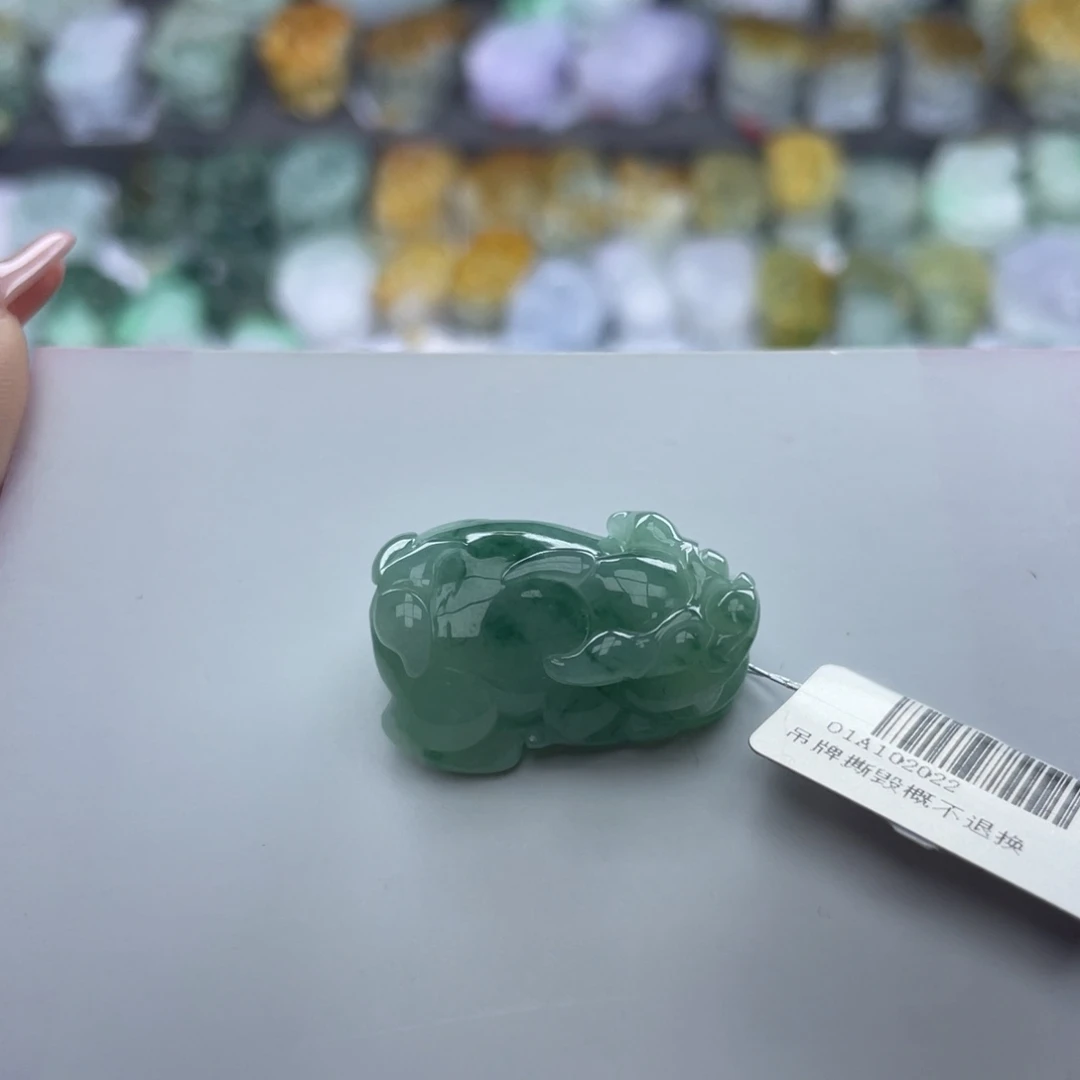 翡翠颈饰未镶嵌貔貅