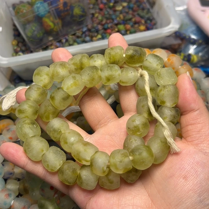 玻璃颈饰1863。    一条碎冰冰卡15