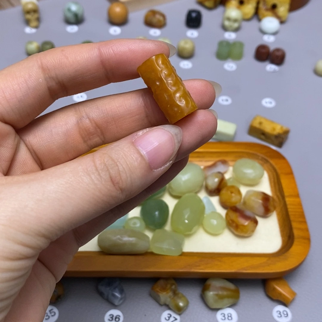 蛇纹石玉配饰合金白***客