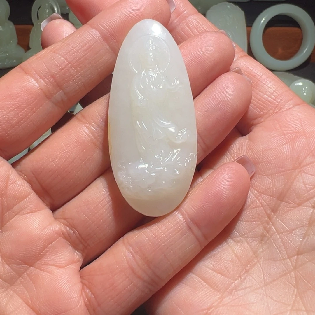 用***0和田玉未镶嵌颈饰